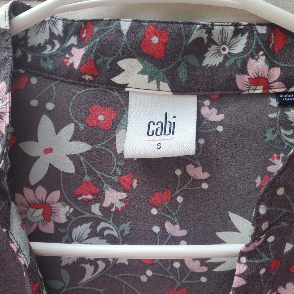 Cabi 5210 Women Sleeveless Floral Button Front Blouse Gray Red Small - Picture 8 of 8